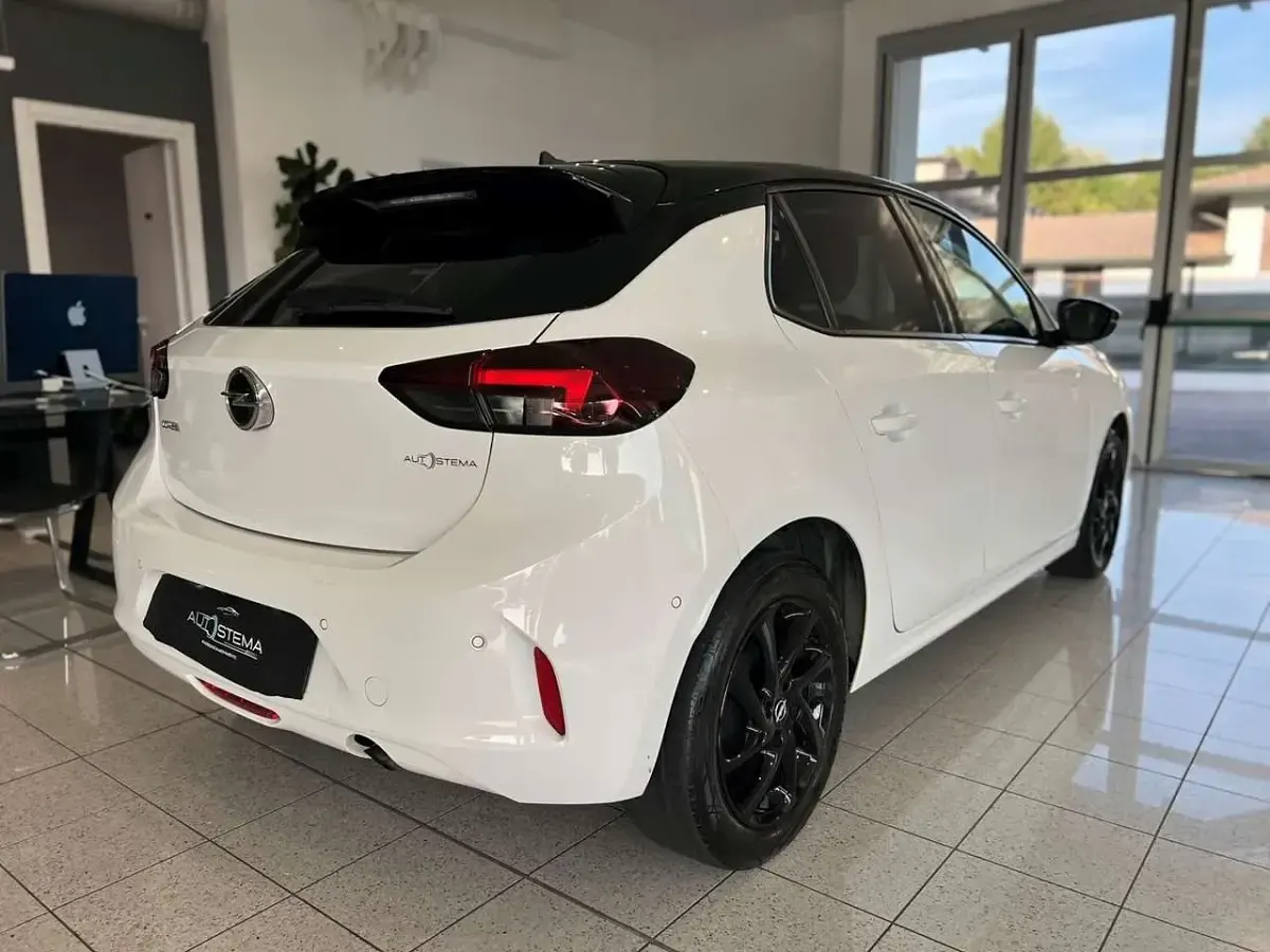Usata Opel Corsa GS Line 75 CV (55 kW) 2022 Bianco Utilitaria