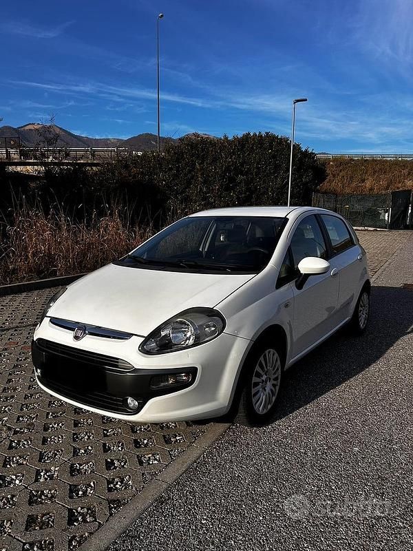 Usata Fiat Punto Evo Dynamic 77 CV (56 kW) 2010 Bianco Utilitaria