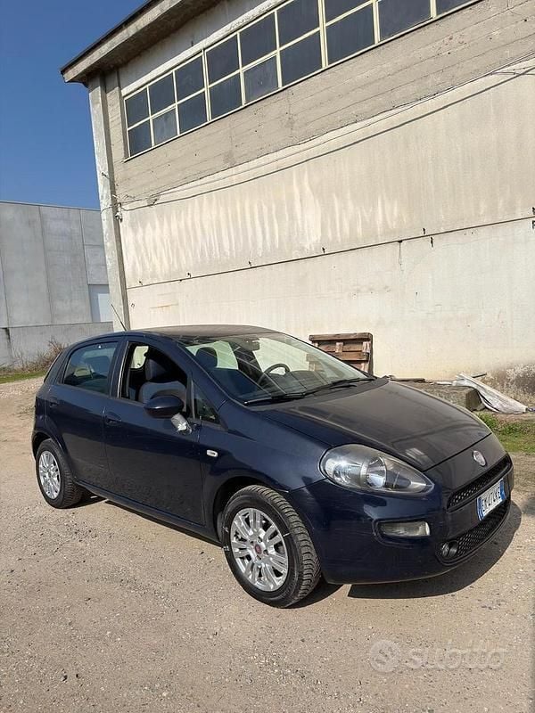 Usata Fiat Punto Lounge 69 CV (50 kW) 2012 Blu Utilitaria