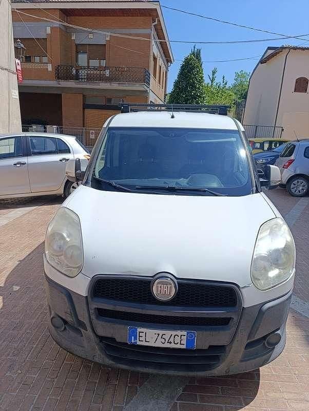 Usata Fiat Doblò 90 CV (66 kW) 2011 Monovolume