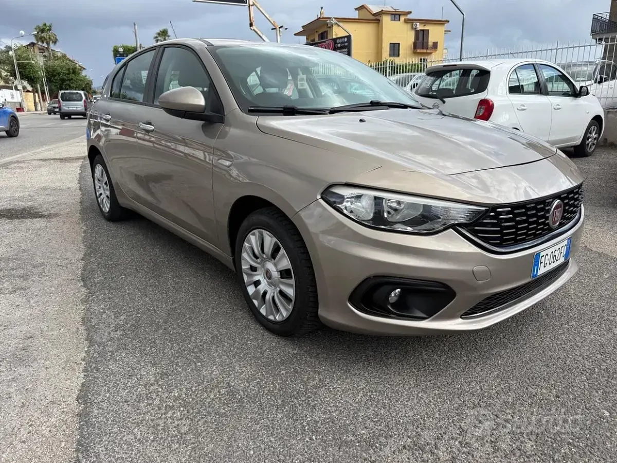 Usata Fiat Tipo Lounge 120 CV (88 kW) 2016 Grigio Berlina