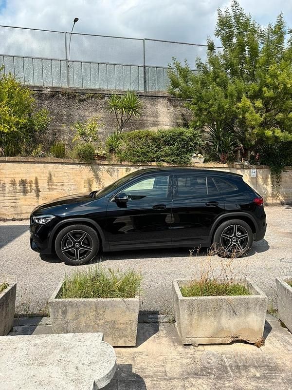 Usata Mercedes GLA200 Premium 150 CV (110 kW) 2022 Nero SUV