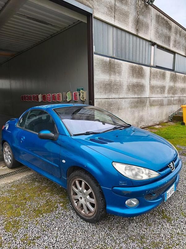 Usata Peugeot 206 CC 136 CV (100 kW) 2002 Blu Cabrio