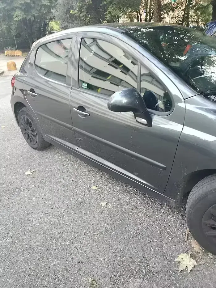 Usata Peugeot 207 95 CV (69 kW) 2010 Nero Berlina