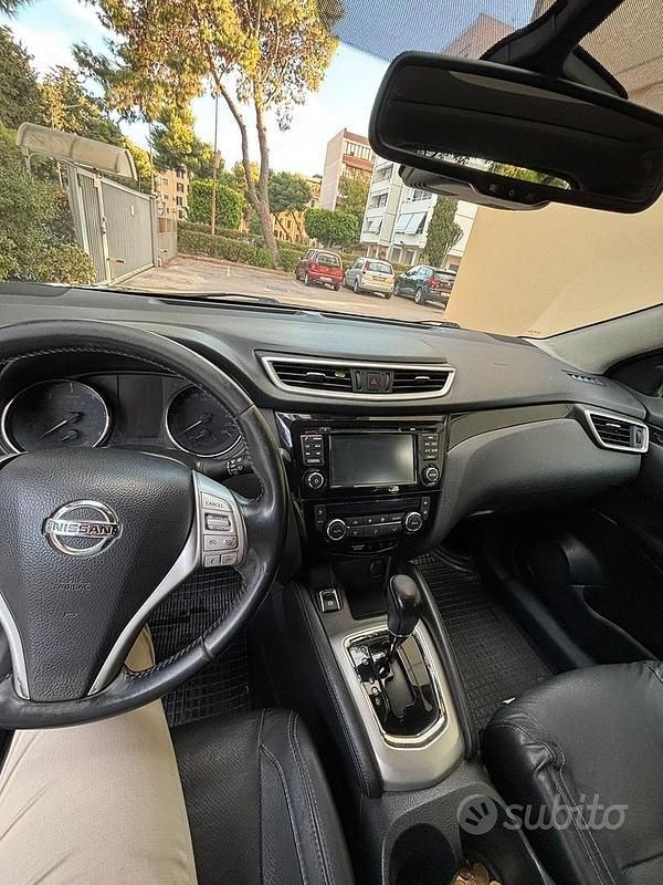 Usata Nissan Qashqai Tekna 130 CV (95 kW) 2015 Marrone SUV