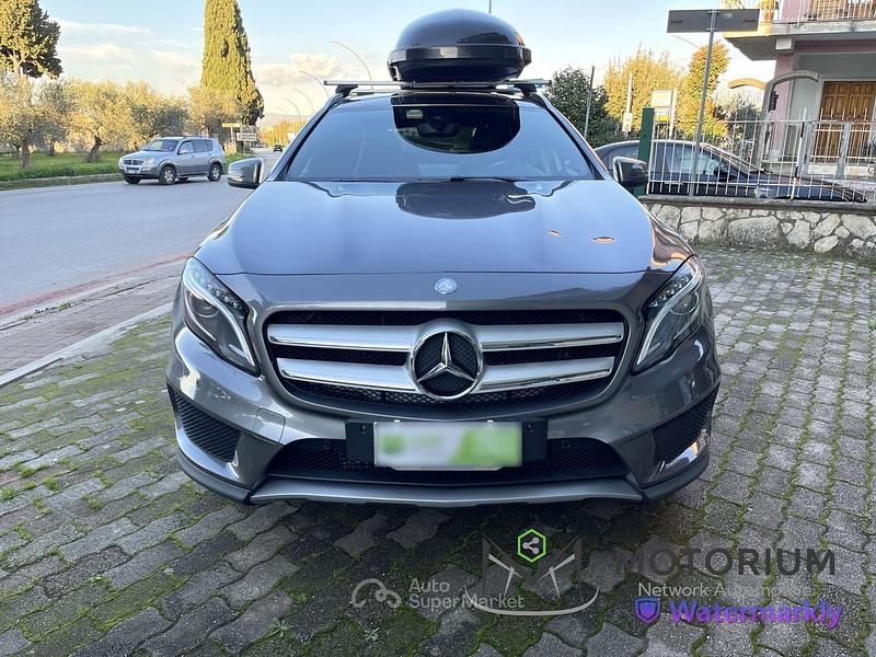 Usata Mercedes GLA180 Premium Plus 177 CV (130 kW) 2017 Gray SUV