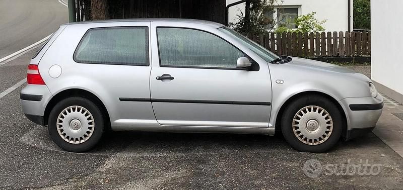 Usata VW Golf IV 75 CV (55 kW) 2002 Grigio Utilitaria