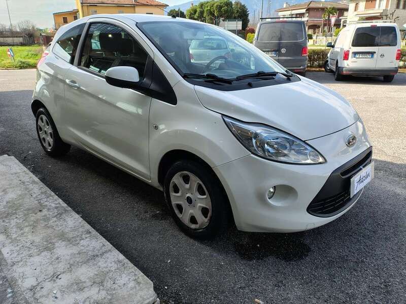 Bianco Usata 2011 Ford Ka Titanium Due volumi | 4900 € (Buon prezzo) - Immagine 1/4