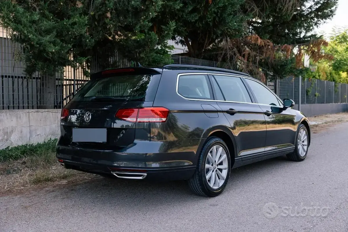 Usata VW Passat Business 120 CV (88 kW) 2018 Grigio Station wagon