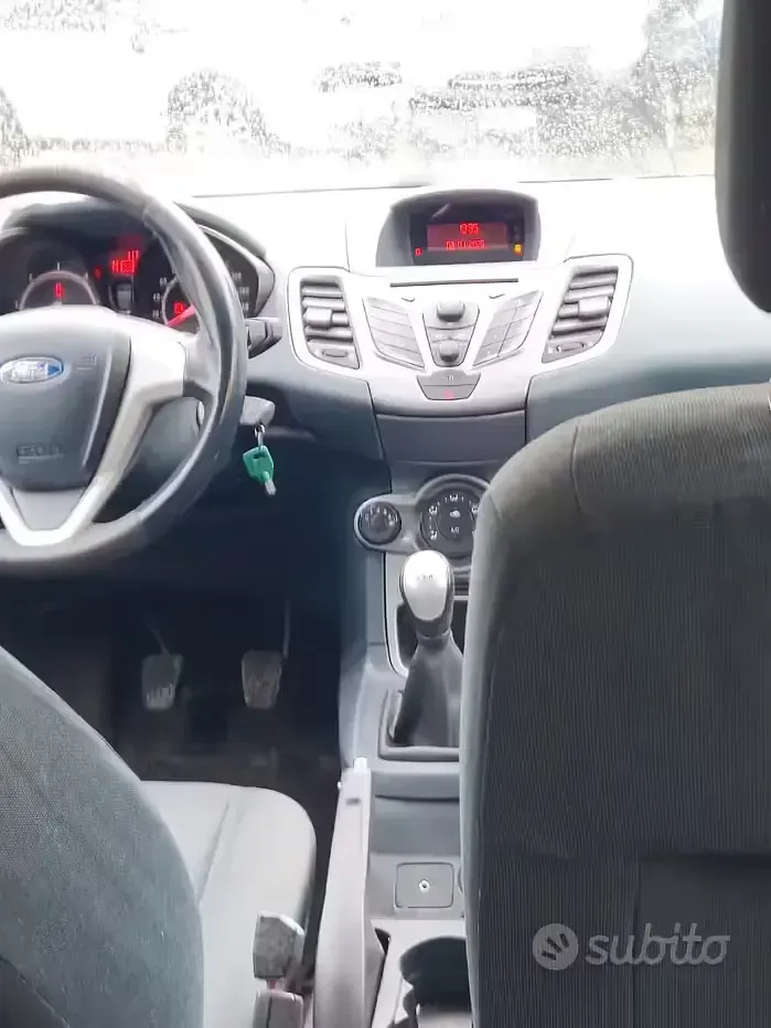 Usata Ford Fiesta 68 CV (50 kW) 2010 Bianco Berlina