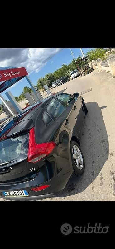 Usata Volvo V40 Momentum 116 CV (85 kW) 2014 Nero Station wagon