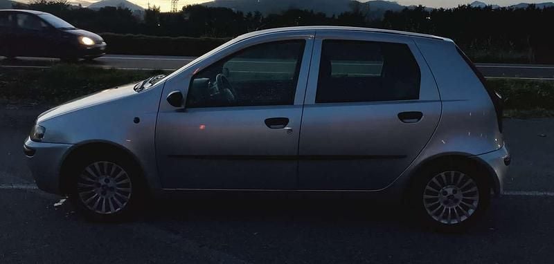 Usata Fiat Punto 60 CV (44 kW) 2000 Argento Utilitaria
