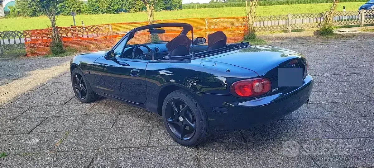 Usata Mazda MX5 Inclusive 146 CV (107 kW) 2003 Nero Cabrio