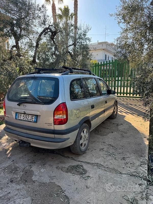 Usata Opel Zafira 2002 Grigio Monovolume