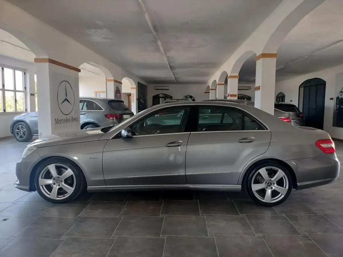 Usata Mercedes E220 Premium 170 CV (125 kW) 2013 Grigio Berlina