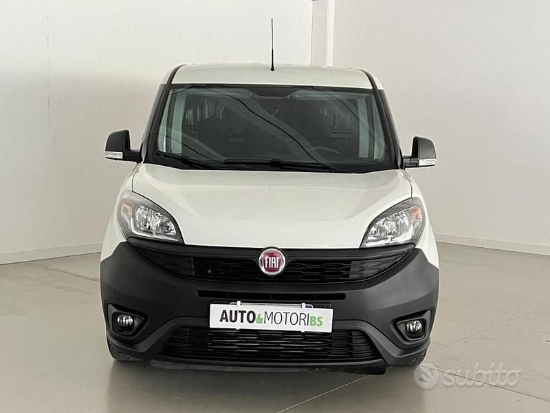 Begagnad Fiat Doblò S 105 HK (77 kW) 2022 Vit Minibuss