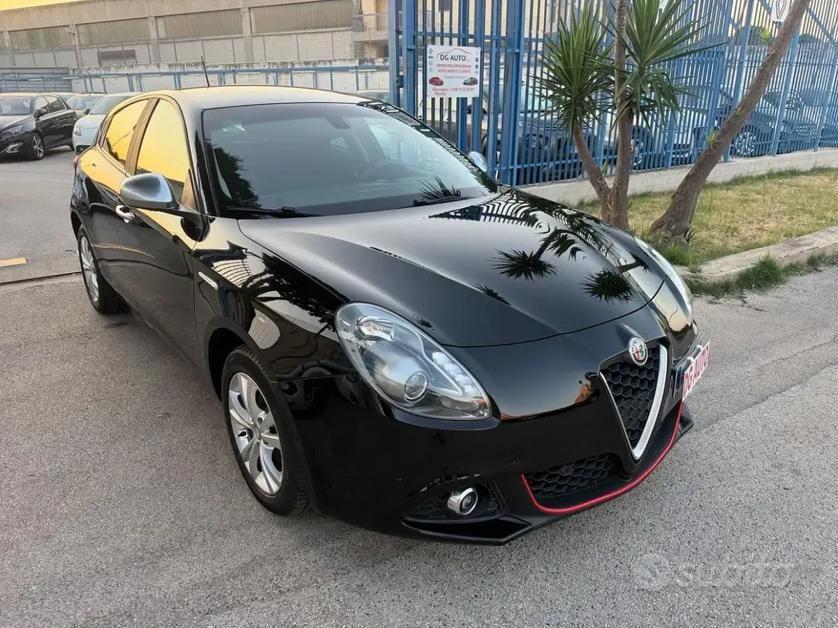 Usata Alfa Romeo Giulietta 120 CV (88 kW) 2018 Nero Utilitaria