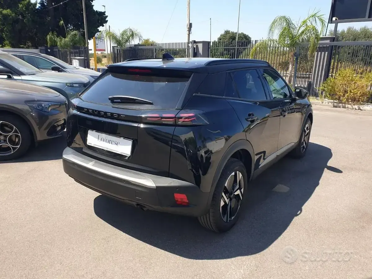 Usata Peugeot 2008 Allure 101 CV (74 kW) 2025 Nero metallizzato SUV