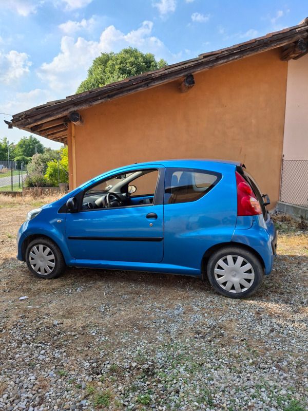 Usata Peugeot 107 68 CV (50 kW) 2007 Blu Utilitaria