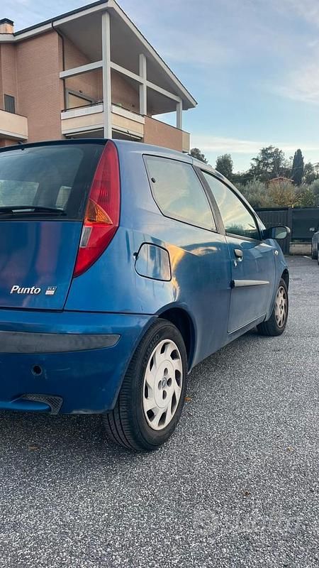 Usata Fiat Punto 60 CV (44 kW) 2000 Blu Berlina