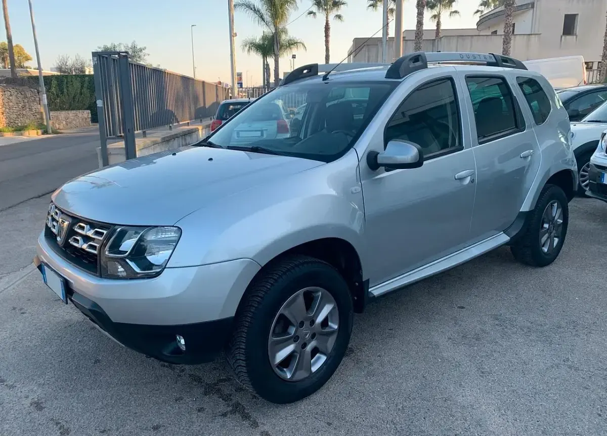 Usata Dacia Duster Lauréate 109 CV (80 kW) 2015 Argento SUV