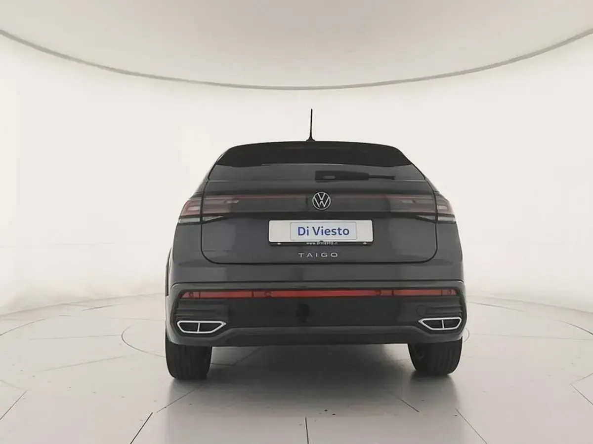 Usata VW Taigo R-line 110 CV (80 kW) 2022 Smoky grey metallizzato SUV