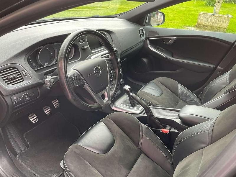 Usata Volvo V40 R-Design Momentum 120 CV (88 kW) 2017 Berlina