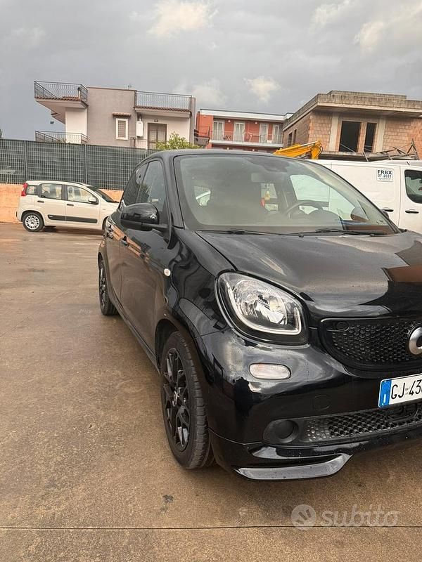 Usata Smart ForFour 90 CV (66 kW) 2019 Nero Utilitaria