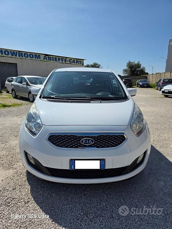 Usata Kia Venga 90 CV (66 kW) 2011 Bianco Utilitaria