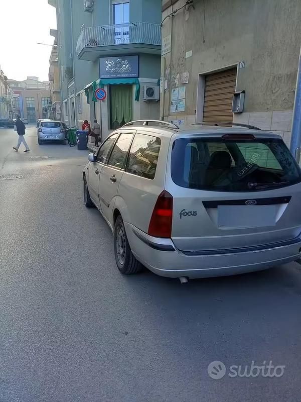 Usata Ford Focus 90 CV (66 kW) 2002 Grigio Station wagon