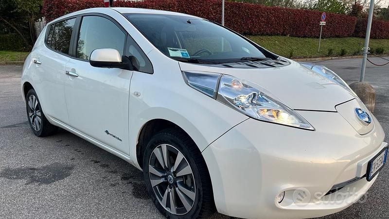 Bianco Usata 2014 Nissan Leaf Due volumi | 6300 € (Buon prezzo) - Immagine 1/4