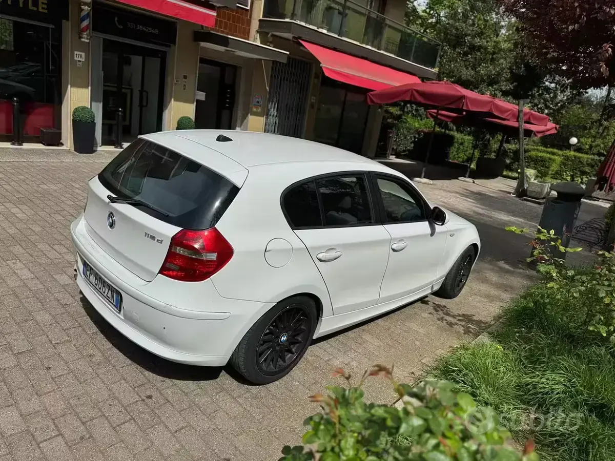 Usata BMW 118 Efficient Dynamics 143 CV (105 kW) 2010 Bianco Utilitaria
