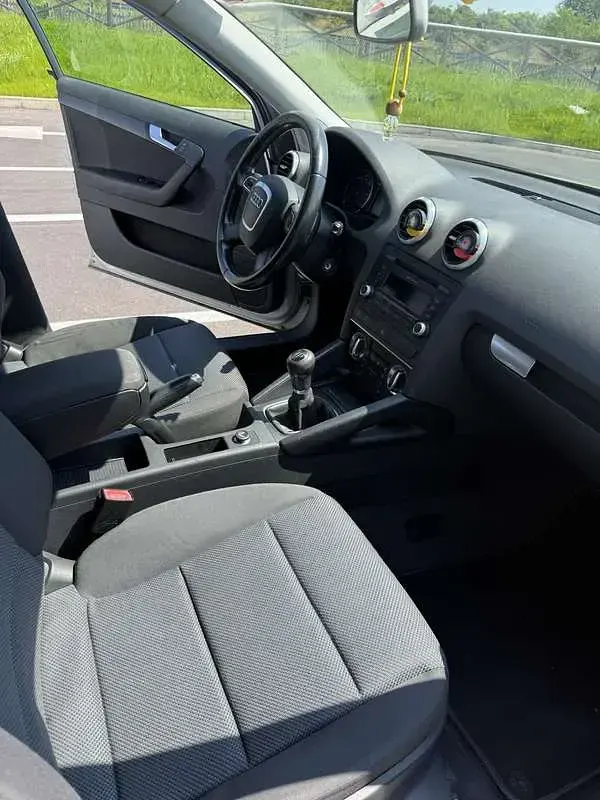 Usata Audi A3 Ambition 105 CV (77 kW) 2011 Argento Utilitaria