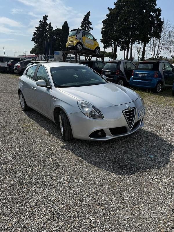 Usata Alfa Romeo Giulietta Distinctive 105 CV (77 kW) 2011 Grigio Utilitaria