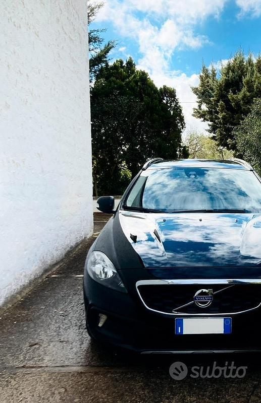 Usata Volvo V40 CC Momentum 115 CV (84 kW) 2015 Nero Station wagon