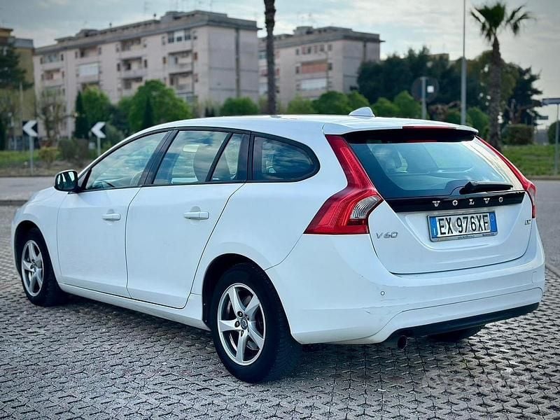 Usata Volvo V60 115 CV (84 kW) 2015 Bianco Station wagon