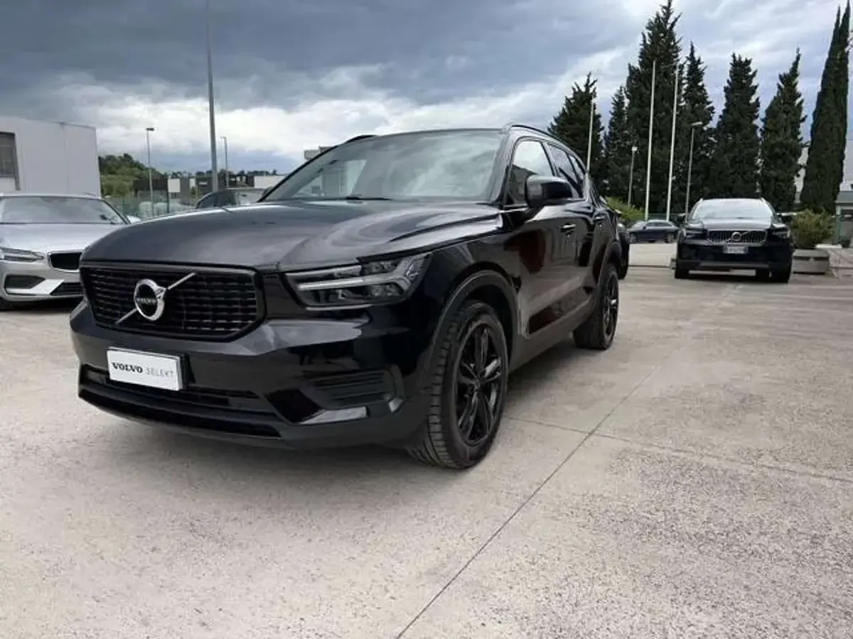 Usata Volvo XC40 Momentum 129 CV (94 kW) 2021 Nero SUV