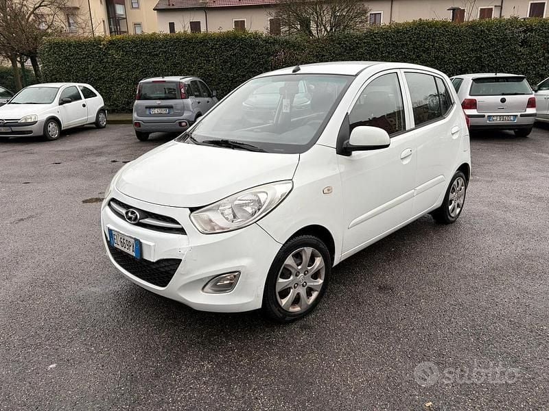 Bianco Usata 2012 Hyundai i10 Edition Utilitaria | 3200 € (Ottimo prezzo) - Immagine 1/4