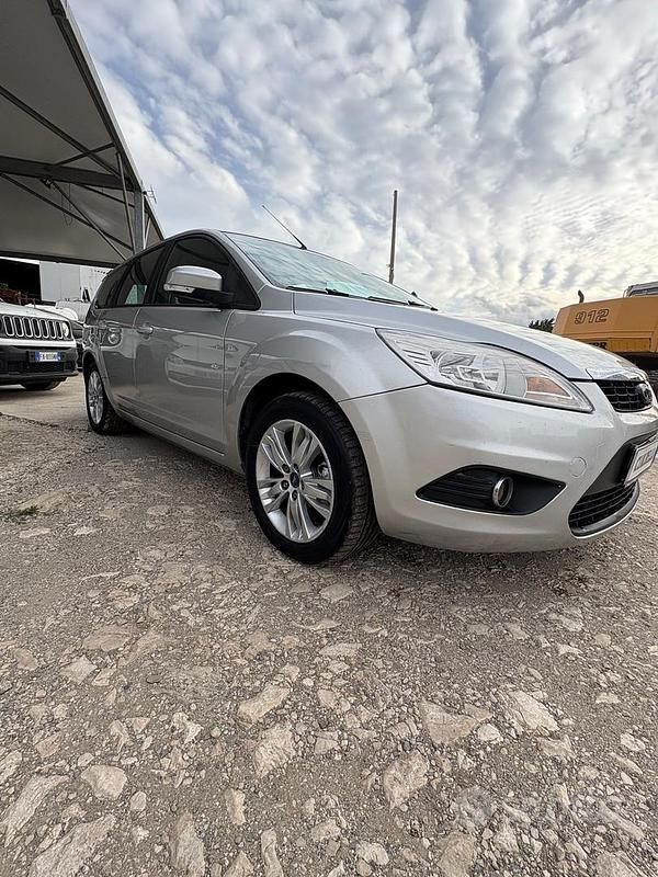 Usata Ford Focus 109 CV (80 kW) 2010 Grigio Station wagon