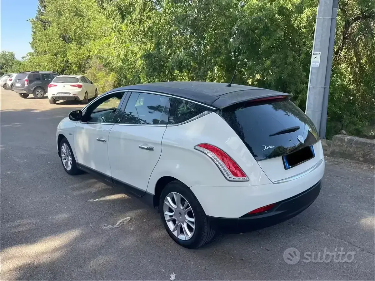 Begagnad Lancia Delta Gold 120 HK (88 kW) 2012 Vit Halvkombi