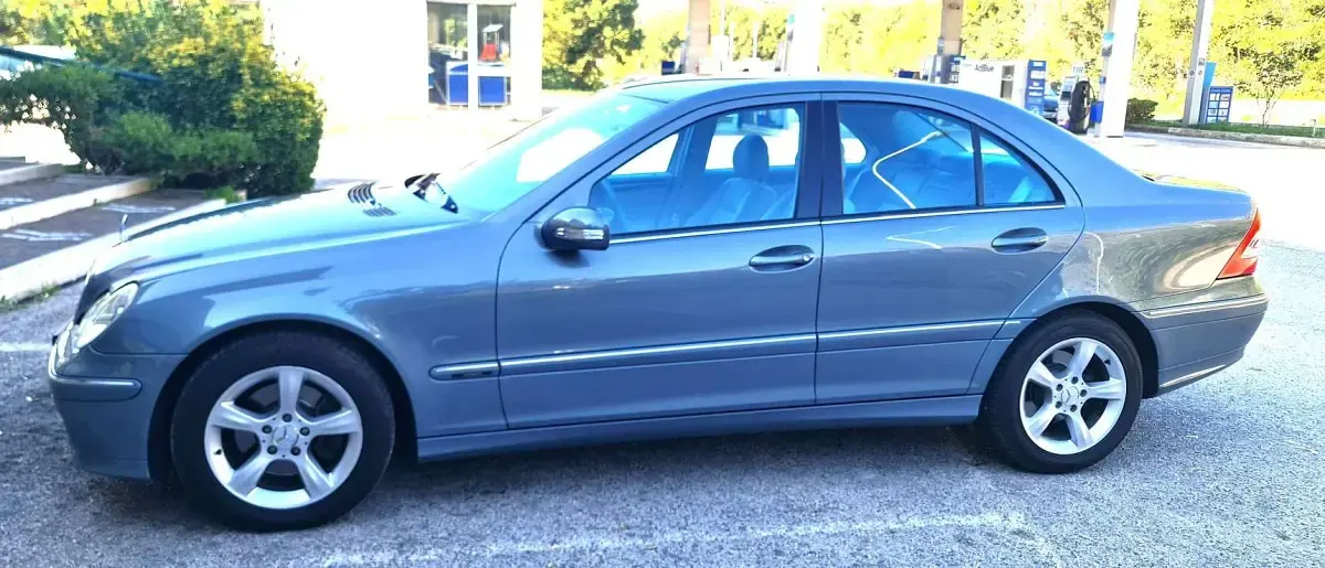 Usata Mercedes C320 Avantgarde 218 CV (160 kW) 2005 Grigio Berlina