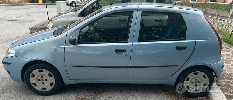 Usata Fiat Punto Dynamic 69 CV (50 kW) 2005 Utilitaria