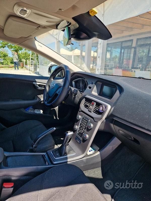 Usata Volvo V40 Business Edition 120 CV (88 kW) 2018 Nero Berlina