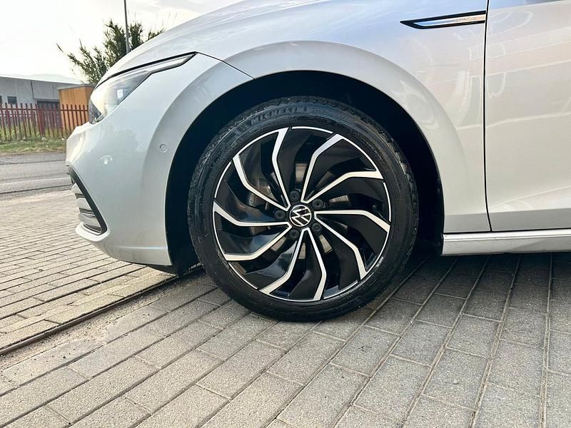 Usata VW Golf VIII Style 130 CV (95 kW) 2021 Argento Berlina