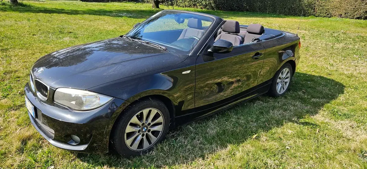 Usata BMW 118 Cabriolet Efficient Dynamics 143 CV (105 kW) 2011 Nero Cabrio
