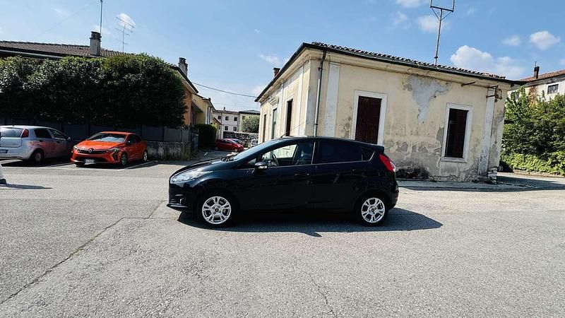 Usado Ford Fiesta 97 HP (71 kW) 2015 Citadino