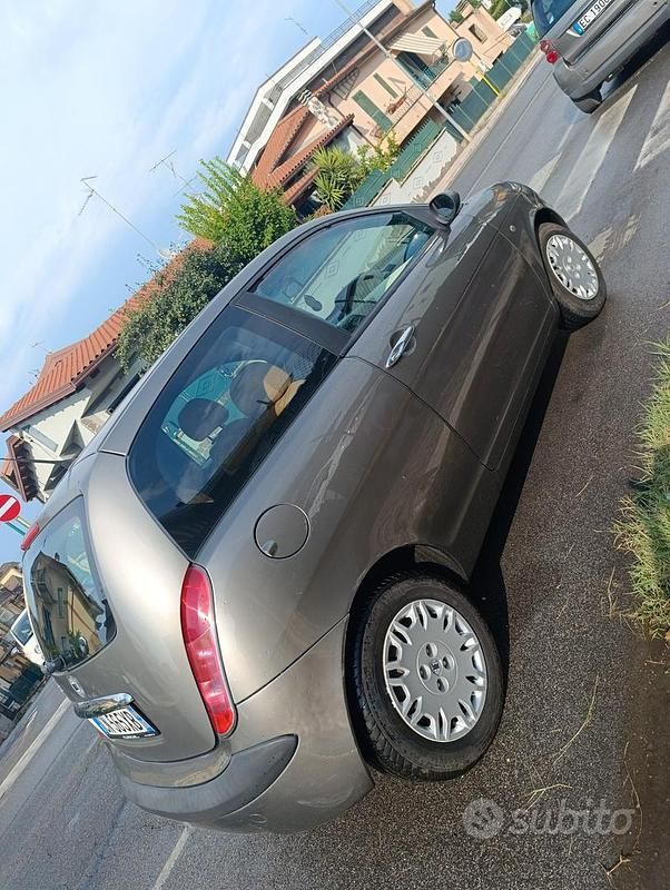 Usata Lancia Ypsilon Platinum 80 CV (58 kW) 2006 Grigio Utilitaria