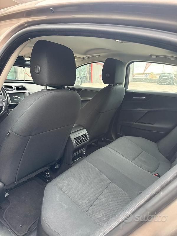 Usata Jaguar XE Pure 163 CV (119 kW) 2017 Marrone Berlina