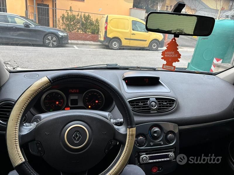 Usata Renault Clio II 75 CV (55 kW) 2007 Bianco Berlina