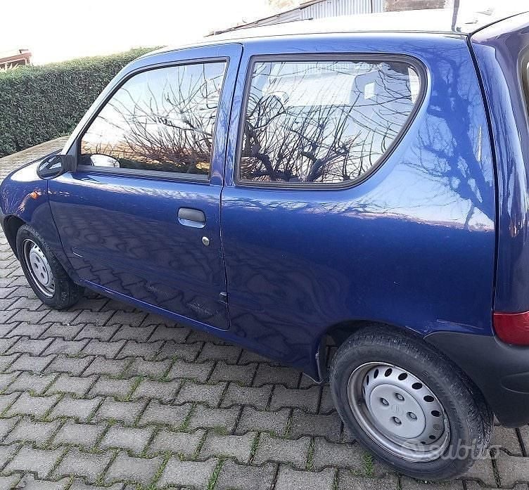 Usata Fiat 600 39 CV (28 kW) 1999 Blu Utilitaria
